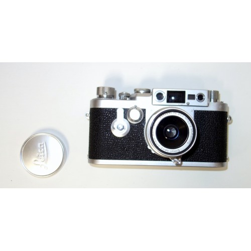 58 - An Ernest Leitz Wetzlar Leica III camera body, serial No. 878902, with Leitz Summaron f 3.5 lens ser... 