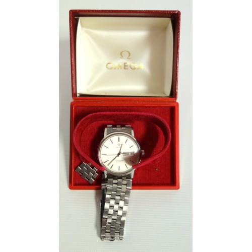 81 - Gentleman’s Omega Seamaster quartz braceletwatch with a day and date aperture, cased, Seiko quartz b... 