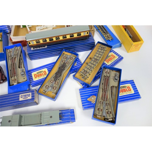 37 - Three boxes of Hornby Dublo Diamond Crossing  points, together with an isolating switch point, D1 Le... 