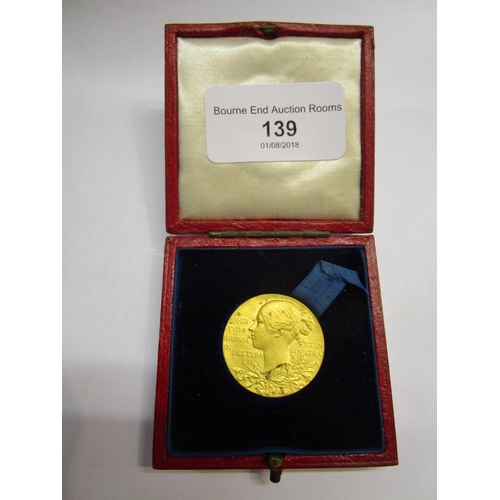 139 - A small gold Victorian Jubilee medal, Official Royal Mint issue by G W De Sailles, observe with youn... 