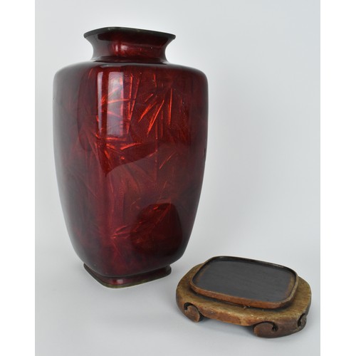 79 - A large Japanese akasuke ginbari cloisonne enamel vase, attributed to Kemeno Teitaro, designed with ... 
