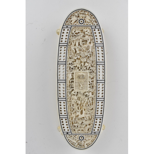 112 - A Chinese Qing dynasty ivory cribbage board, 19th century, of oval shape with the Cunliffe-Owen fami... 