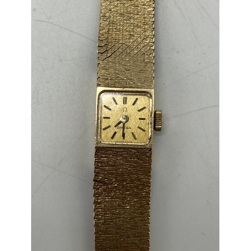 49 - An Omega 1960/70s ladies 9ct gold manual wind wristwatch, the square gilt dial having baton markers ... 