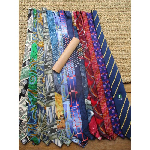 41 - A collection of gents ties, mainly silk examples (32 in total), to include Lorenzo Ludovicci, Montan... 