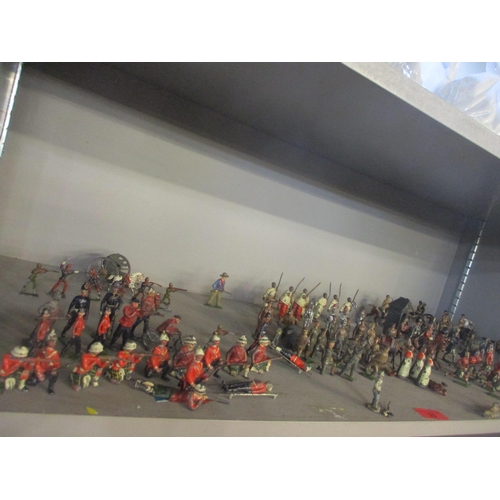 20 - Vintage lead and other models of soldiers A/F to include The Scots Guards, WWI soldiers and Boer war... 
