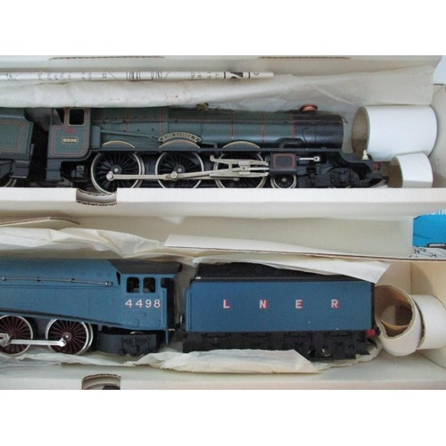 5 - A Wrenn 00 gauge boxed locomotive and a LIMA one, one being a Coronation LMS green King George V (in... 