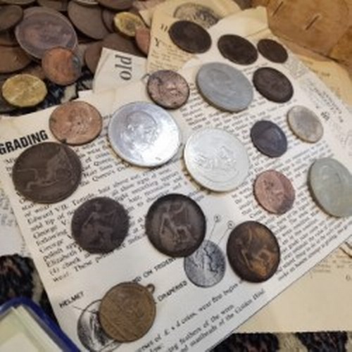 14 - A large collection of British 19th/20th century coinage to include a quantity of Victorian farthings... 