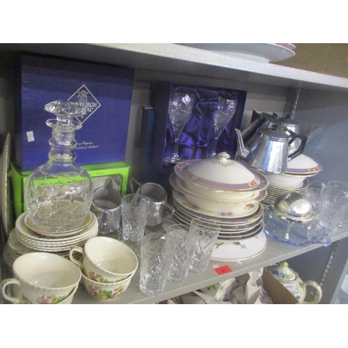 27 - Mixed 20th century ceramics and glassware to include a Royal Worcester cake plate, a pair of boxed E... 