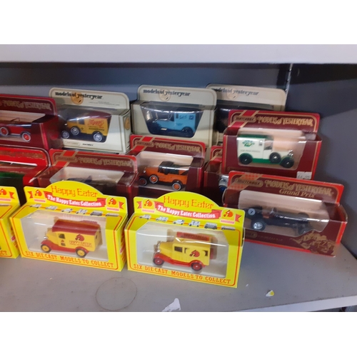 43 - Matchbox models of Yesteryear die cast collectors vehicles, boxed, of cars, buses and vans and other... 