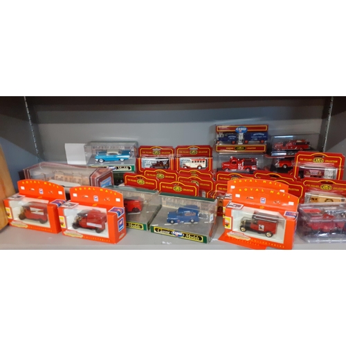 45 - Del Prado boxed die cast collectors vehicles to include fire engines, The village Cameo collection v... 