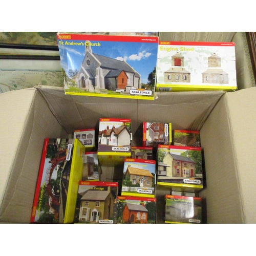 50 - Hornby Skaledale model buildings, a bridge, a water tower, coal staithes and other items (15)
Locati... 