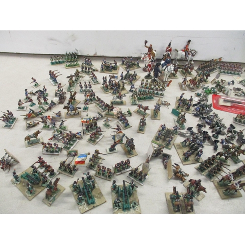 44 - A large collection of painted lead toy soldiers to include Del Prado examples, together with a boxed... 