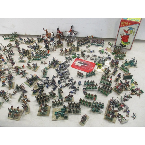 44 - A large collection of painted lead toy soldiers to include Del Prado examples, together with a boxed... 
