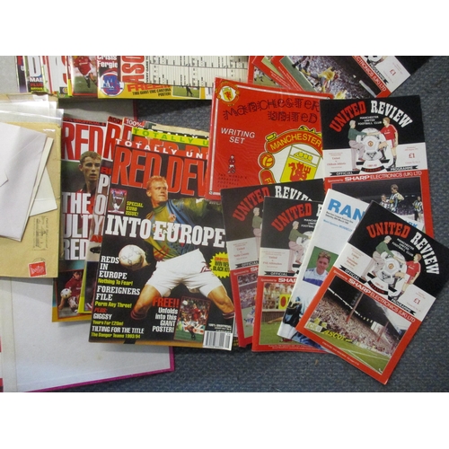 52 - A quantity of Manchester United official magazines from the years Jan 1993 - Dec 1994, Jan 1995 - De... 