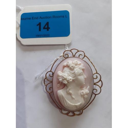 14 - A 9ct gold framed coral cameo brooch A/F
Condition: There is a crack to the coral
Location: CAB