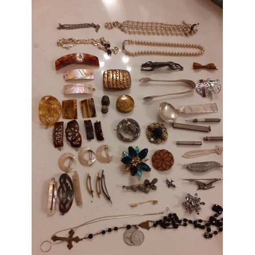 20 - Mixed costume jewellery, mainly vintage, together with small collectables to include a British Railw... 
