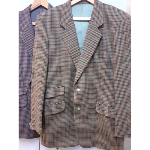 30 - Five gents tweed blazers to include a Brioni cashmere mix blazer and two Kent & Curwin blazers, size... 