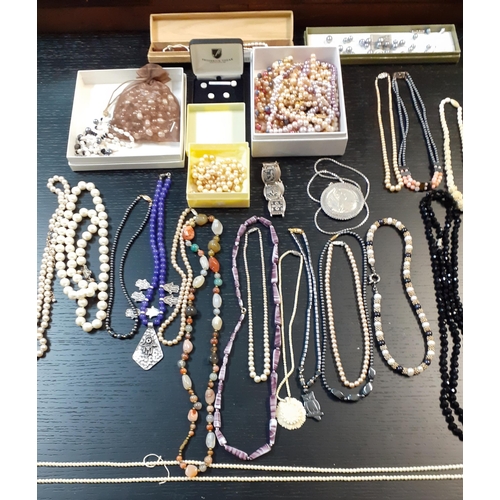 50 - A quantity of mainly mid to late 20th Century costume jewellery to include faux pearl and hard-stone... 
