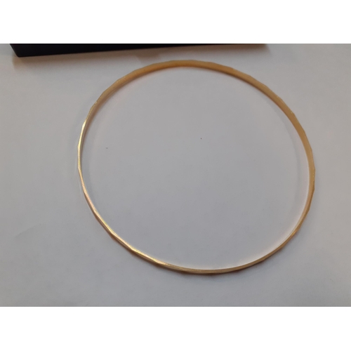 39 - An 18ct gold bangle with faceted decoration, 3.9g
Location: CAB
