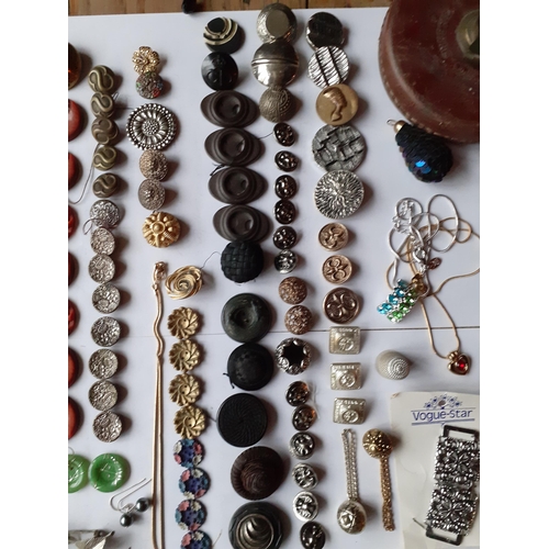 40 - Early to mid 20th Century buttons A/F together with vintage costume jewellery A/F and later costume ... 
