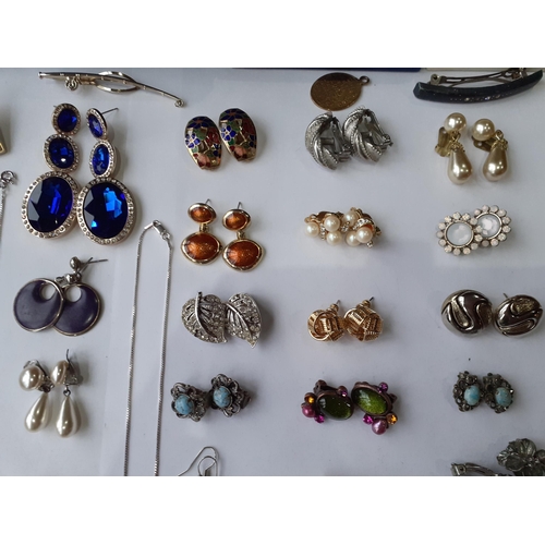 58 - Costume jewellery comprising earrings to include Suzanne Bjontegard blue and white crystal examples,... 