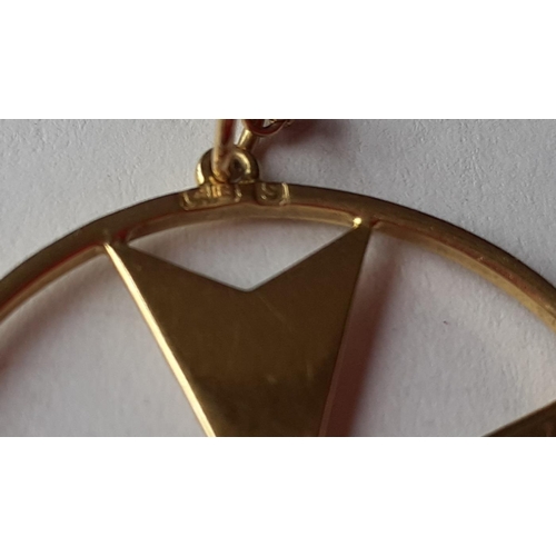 11 - An 18ct gold Maltese cross circular pendant on a 9ct gold chain, 7.8g
Locatiopn: Cab