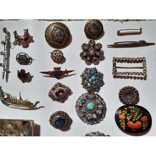 35 - Vintage brooches to include silver examples, a Siam Sterling silver gilt and enamelled brooch ion th... 