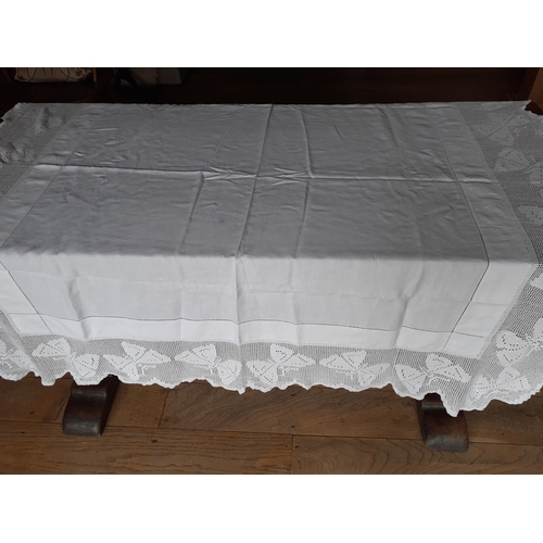 30 - A quantity of 20th Century table linen with machine made crotchet insertions and trims together with... 