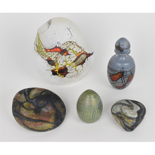 43 - A small collection of studio glass, to include a Siddy Langley freeform vase decorated with splashes... 