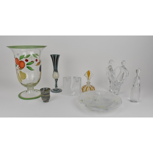60 - This Lot Has Been Withdrawn

A small collection of glassware, to include a glass sculpture by Paul C... 