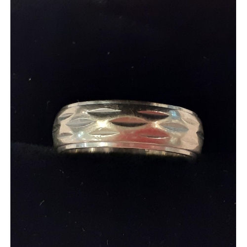 10 - An 18ct white gold engraved bank, makers initials H.S Ltd, weight 5.8g, UK ring size N
Location: Cab... 