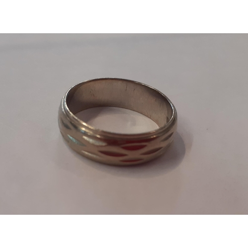 10 - An 18ct white gold engraved bank, makers initials H.S Ltd, weight 5.8g, UK ring size N
Location: Cab... 