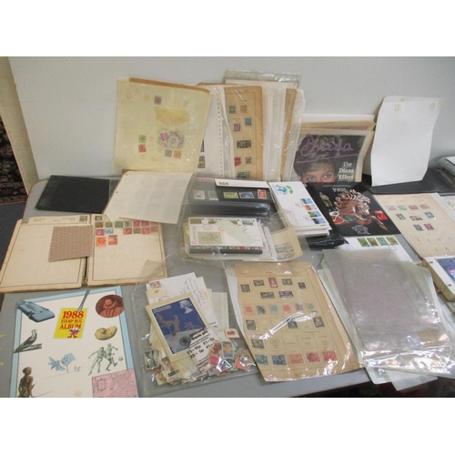 30 - A stamp collection to include decimal mint examples, First Day covers, Polish and others from around... 
