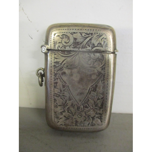 25 - An early 20th century silver floral engraved vesta case hallmarked Birmingham 1917, 30g Location: CA... 