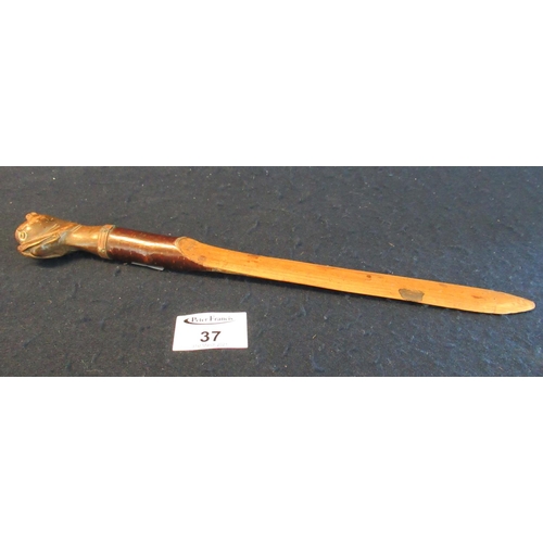 37 - Wooden letter opener with dog terminal, probably a bulldog. 
(B.P. 21% + VAT)