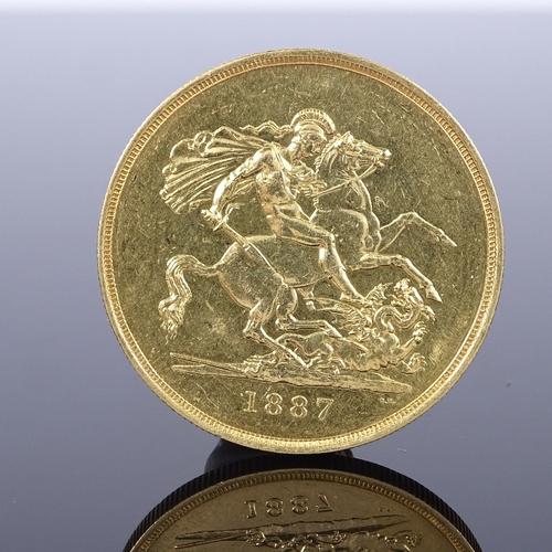 261 - A Queen Victoria 1887 gold £5 coin, 39.7g