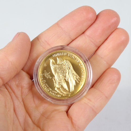 61 - A United States of America 2015 Liberty 1oz gold One Hundred Dollar coin, .9999 fine gold, in United... 