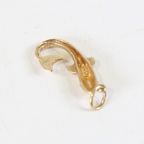 71 - A modern Continental 14ct gold figural dolphin pendant / charm, pendant height excluding bale 22.3mm... 