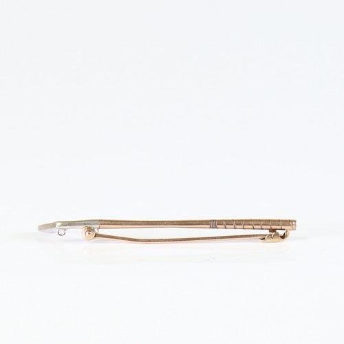 76 - A 9ct yellow and white gold golf club brooch, by Payton, Pepper and Sons Ltd, hallmarks Birmingham 1... 