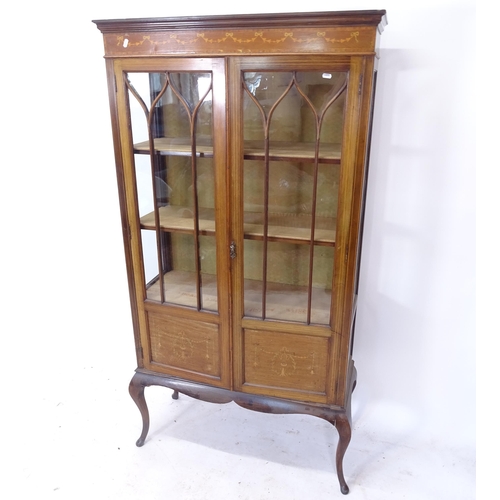 2059 - An Edwardian mahogany and satinwood-banded glass display cabinet, with 2 glazed and panelled doors, ... 