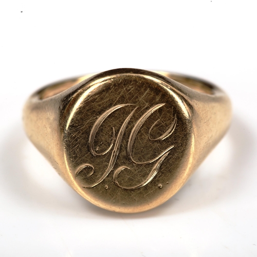 A heavy late 20th century 9ct gold signet ring, maker's mark... | Barnebys