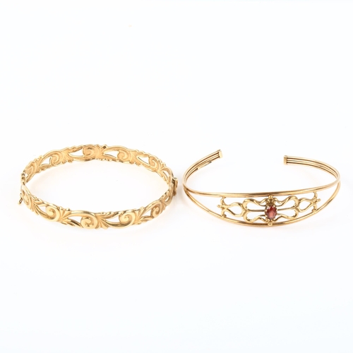 1040A - A 9ct gold garnet set cuff bangle, and a 9ct gold hinged acanthus scroll design bangle (2), 14.6g to... 