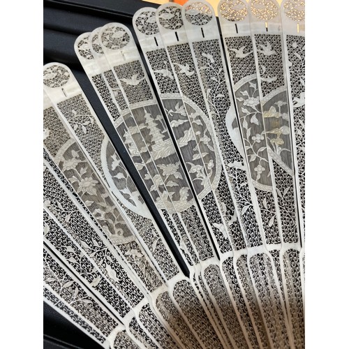 1044 - A large collection of Chinese ivory incomplete fans, 18th and 19th century, a collection of fan guar... 