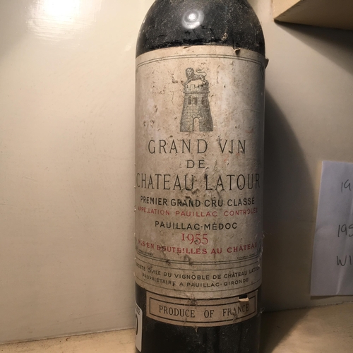 180 - Grand Vin Chateau De Latour 1955, Premier grand cru Classe.  Pauillac Medoc capsule, label and level... 