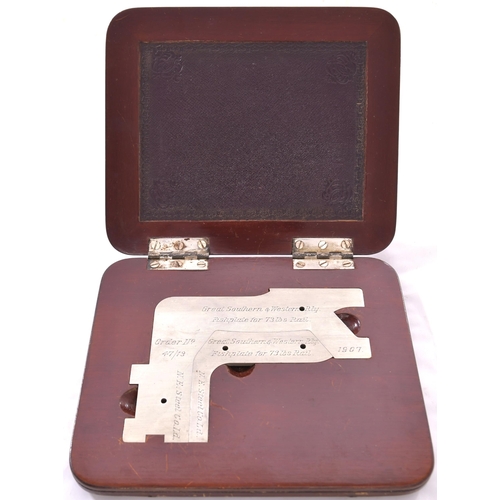 407 - GSWR (Ireland) fishplate template 1907, engraved with the company name, details and in a presentatio...