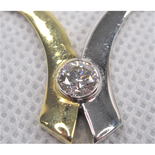 110 - A Superb Diamond & Two Tone 18K Gold Necklace. Brilliant Cut Diamond 1.07-1.10ct, Clarity VS1, Colou... 