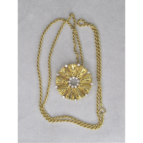 117 - An 18ct Yellow Gold with Diamond Pendant/Brooch on chain. Fully hallmarked and set with 18 diamonds.... 