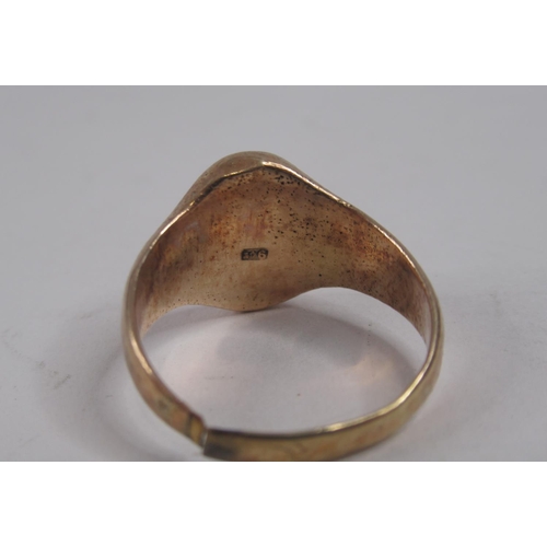 33 - A 9ct .375 Yellow Gold Men's Signet Ring with Masonic Motif. Damaged. Approx. 7.4g.
