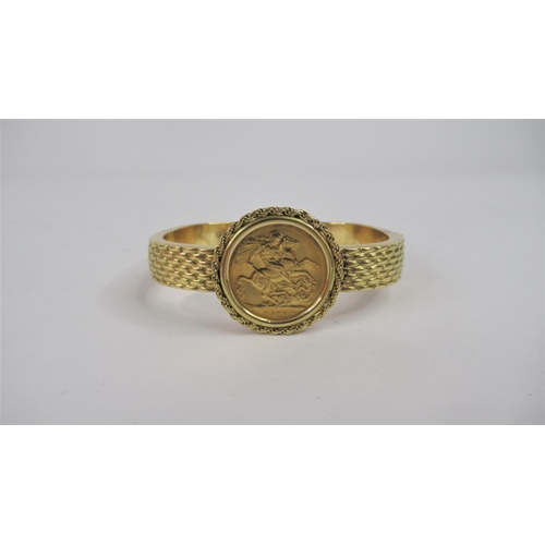 39 - A 1918 Gold Sovereign Set in 18ct .750 Yellow Gold Bangle/Bracelet with full Italian hallmark. Total... 