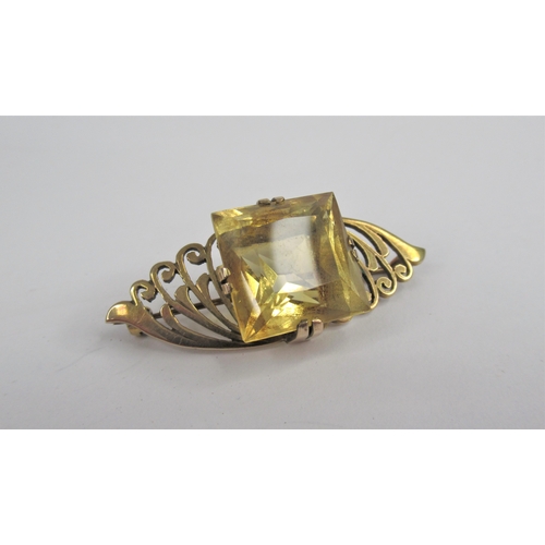 51 - A 9ct Yellow Gold & Citrine Brooch. Approx. 5cm.